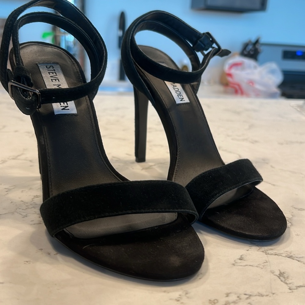Steve Madden ankle wrap sandals in black suede. Size 6.5. Great condition!